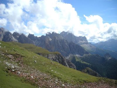 008-Auf der Schlernhochflaeche - Blick auf die Rosengartengruppe